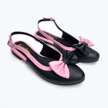 Cargar imagen en el visor de la galería, Balerinas de mujer que cuenta con una combinación de colores negro y rosado en textura lisa mate.