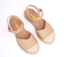 Load image into Gallery viewer, Alpargatas de mujer en textura liso mate en color beige. Con planta forrada de soguilla