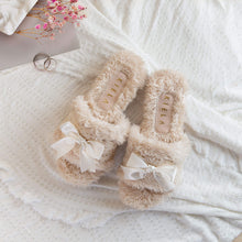 Cargar imagen en el visor de la galería, Pantuflas de novia en peluche con blonda y lazo