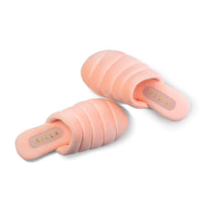 Cargar imagen en el visor de la galería, Pantuflas de mujer cerradadas en color melon y con planta gruesa