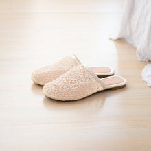 Cargar imagen en el visor de la galería, Pantuflas de novias hechas en delicada malla para ese día especial
