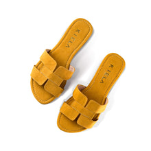 Cargar imagen en el visor de la galería, Sandalias de mujer en textura gamuza y color mostaza