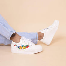 Load image into Gallery viewer, Zapatillas blancas bordadas para mujer