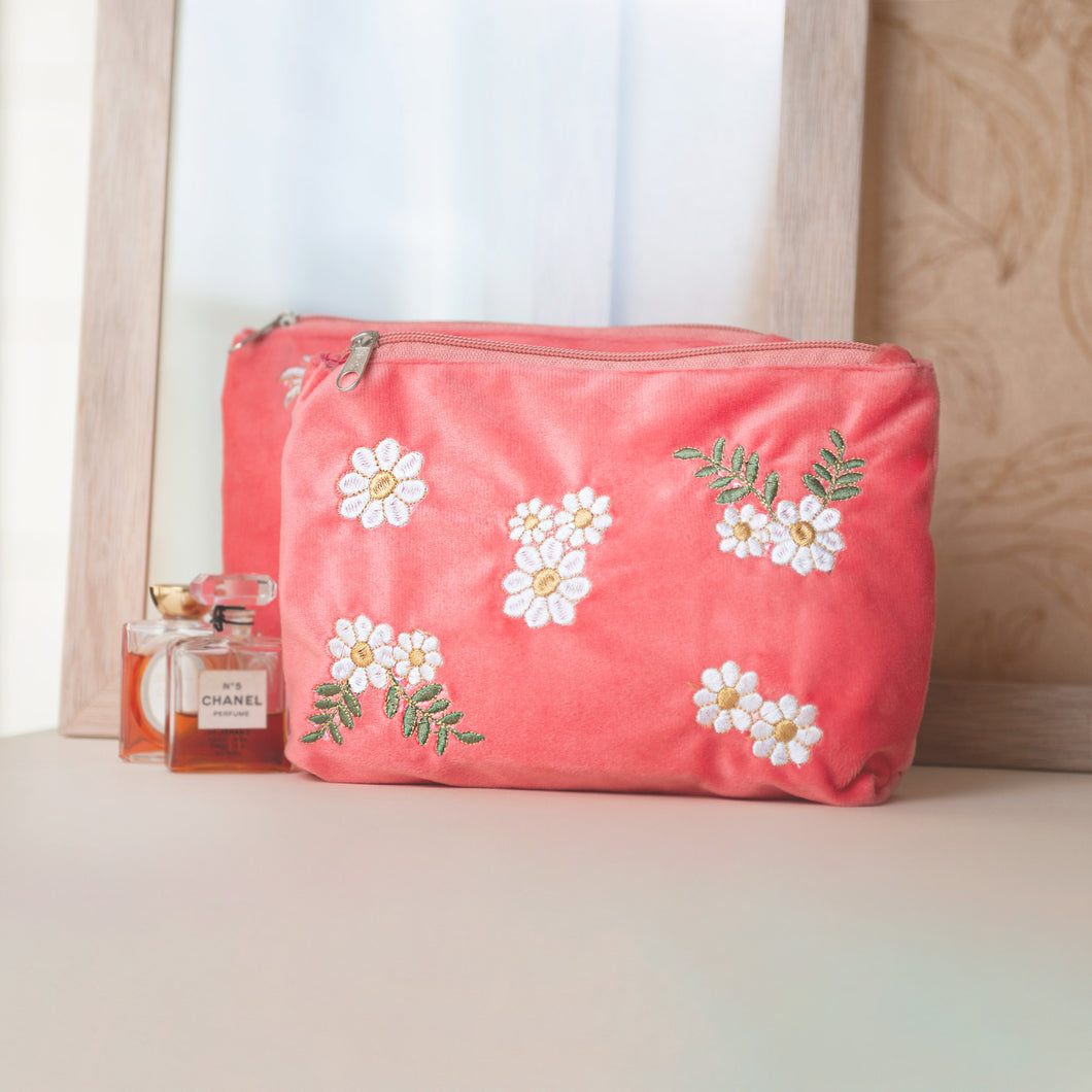 Embroidered women's toiletry bag - Daisies