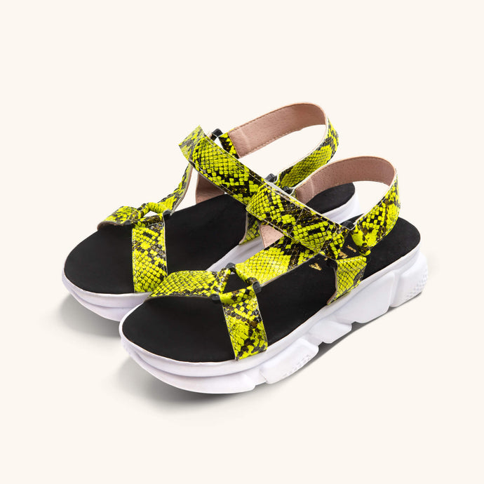 Sandalias deportivas de mujer en textura labrada piton