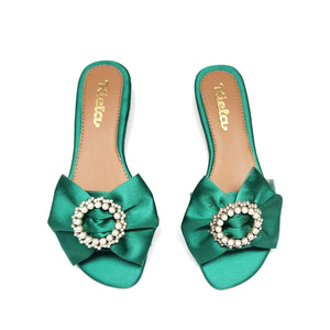 Sandalias verde con hebilla de perlas para mujeres